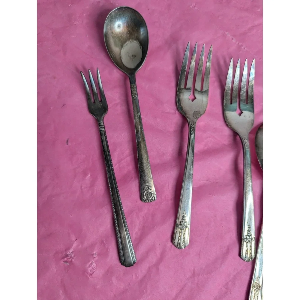 20 Lot WM A Rogers A1 Plus Onieda ltd tudor Silver plated flatware spoons forks‎